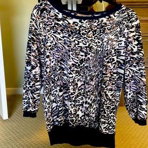 Jennifer Lopez size med silky mater / ¾ sleeve